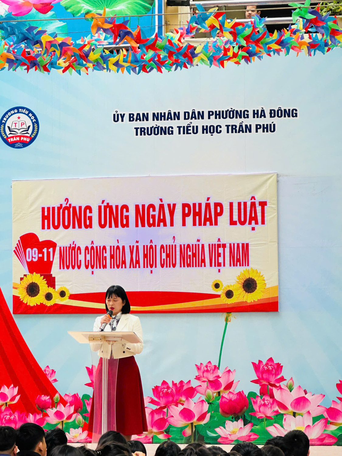 TRƯỜNG TIỂU HỌC TRẦN PHÚ TỔ CHỨC TUYÊN TRUYỀN NGÀY PHÁP LUẬT VIỆT NAM
